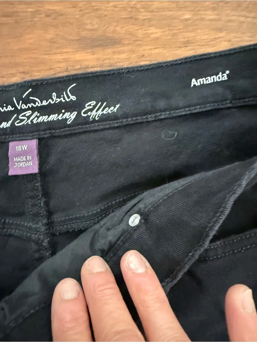 Gloria Vanderbilt Amanda Slimming Effect Embellished Shorts / Skimmers: 18